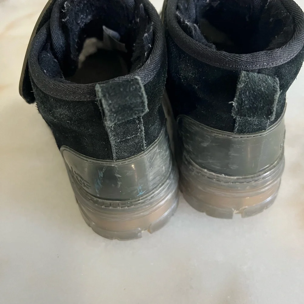 Ugg - Picture 4 of 7